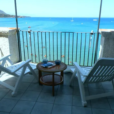 公寓 A Charming Studio With Terrace Overlooking The Sea *